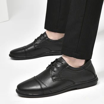 Muži topánky pravej kože oxfords módne príjemné svetlo Prízvukom topánky šnurovacie 2021 značky mužov krava kožené topánky pre mužov