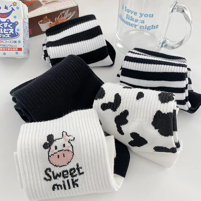 Pruhované ponožky zábavné krava print biele cartoon calcetines útulný harajuku skarpetki damskie roztomilý zvierat chaussettes kawaii šťastný ponožka